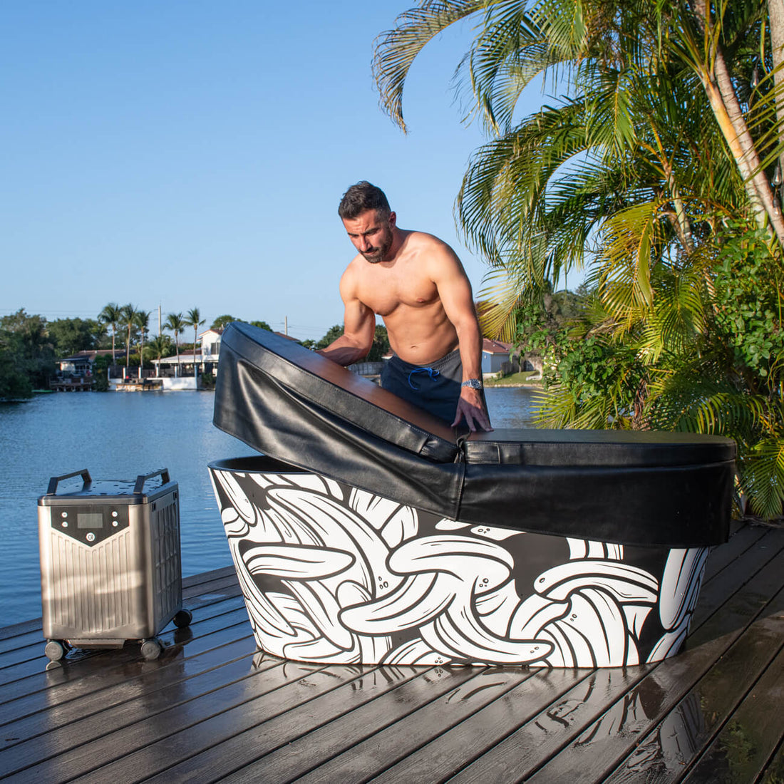Can Polar Monkeys cold plunge tubs be used outdoors year-round?