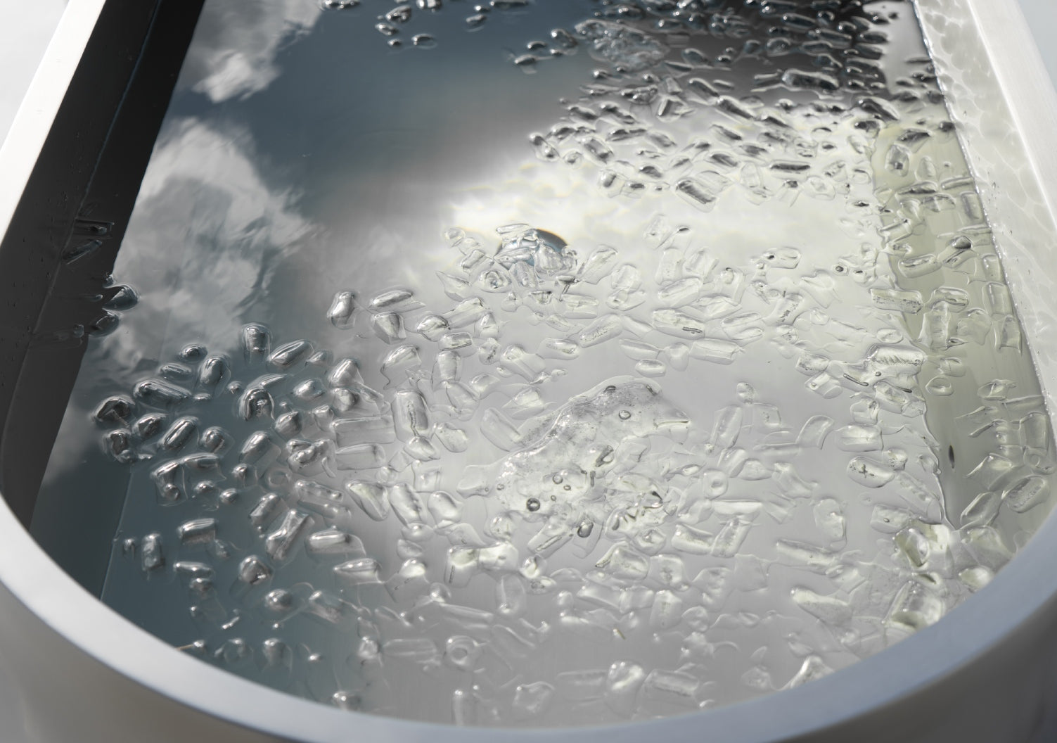 Do self-cooling plunge systems eliminate the need for ice?