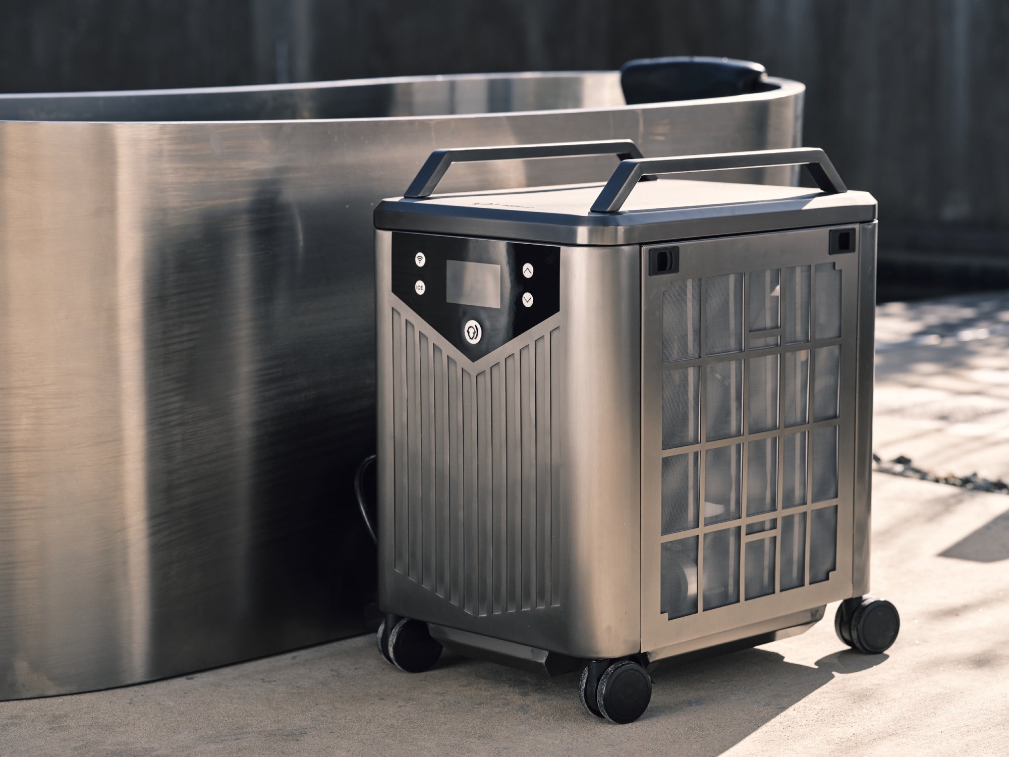 How energy-efficient are modern chillers for cold tubs?